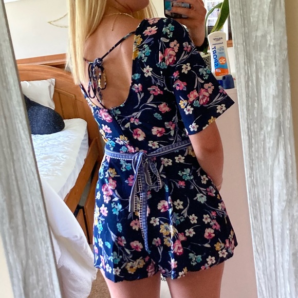 Floral Tie Waist Romper - Picture 4 of 4